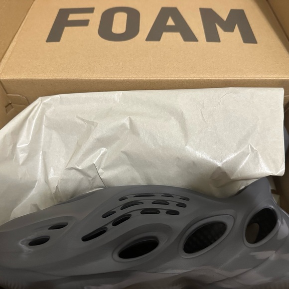 Yeezy‘s gray - Picture 1 of 8